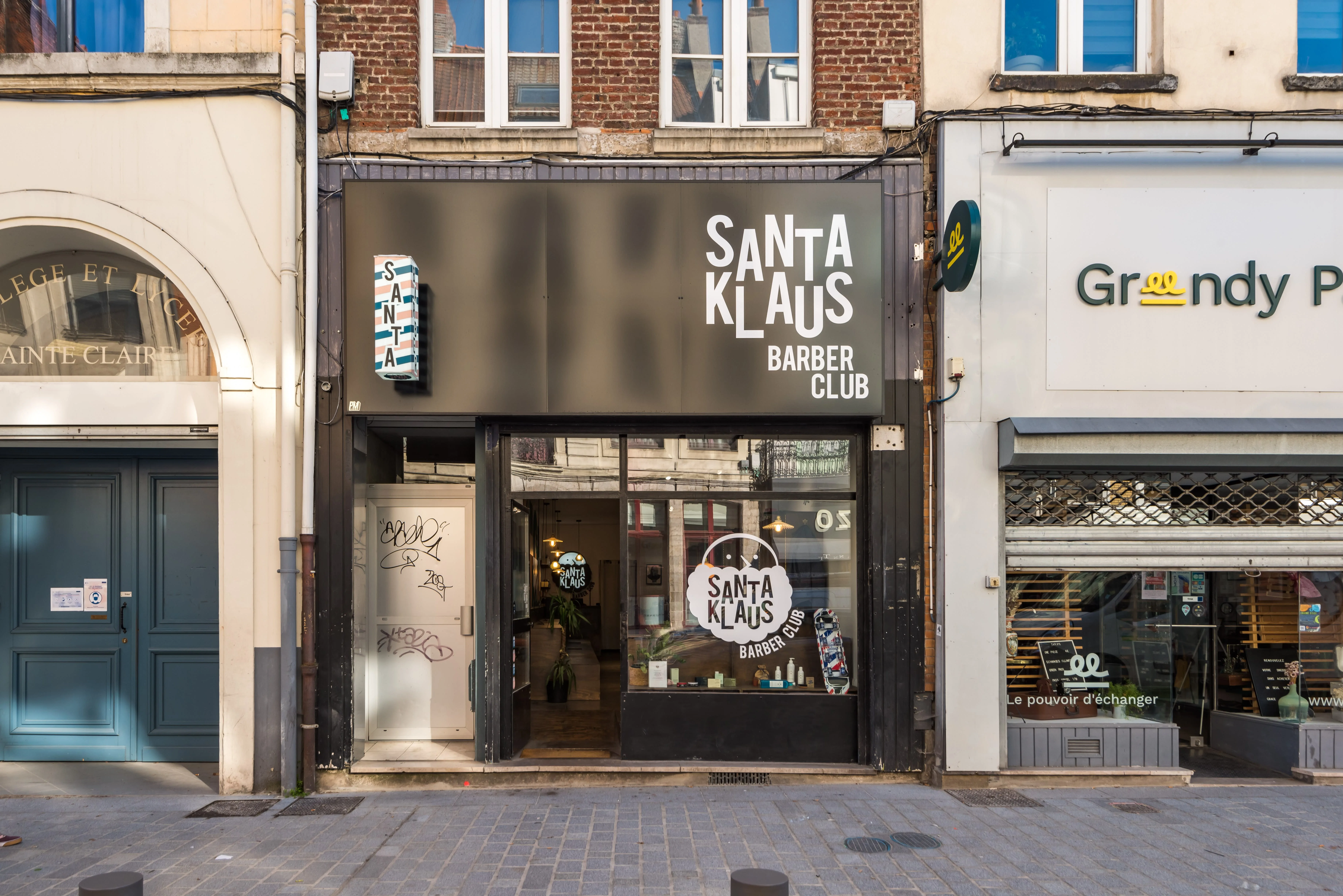 Santa Klaus Barber Club