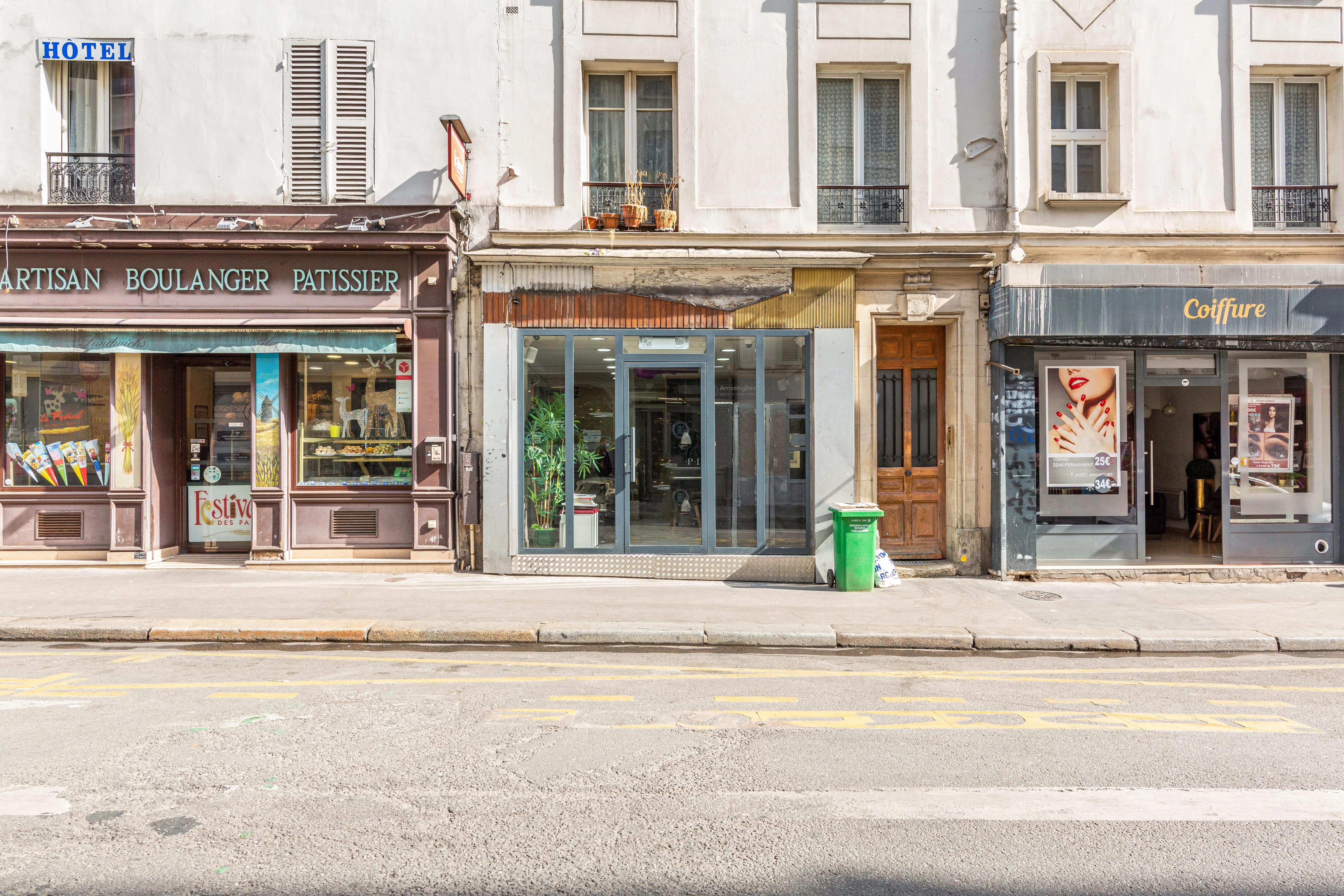 Amazing beauty (A Plus Beauty)