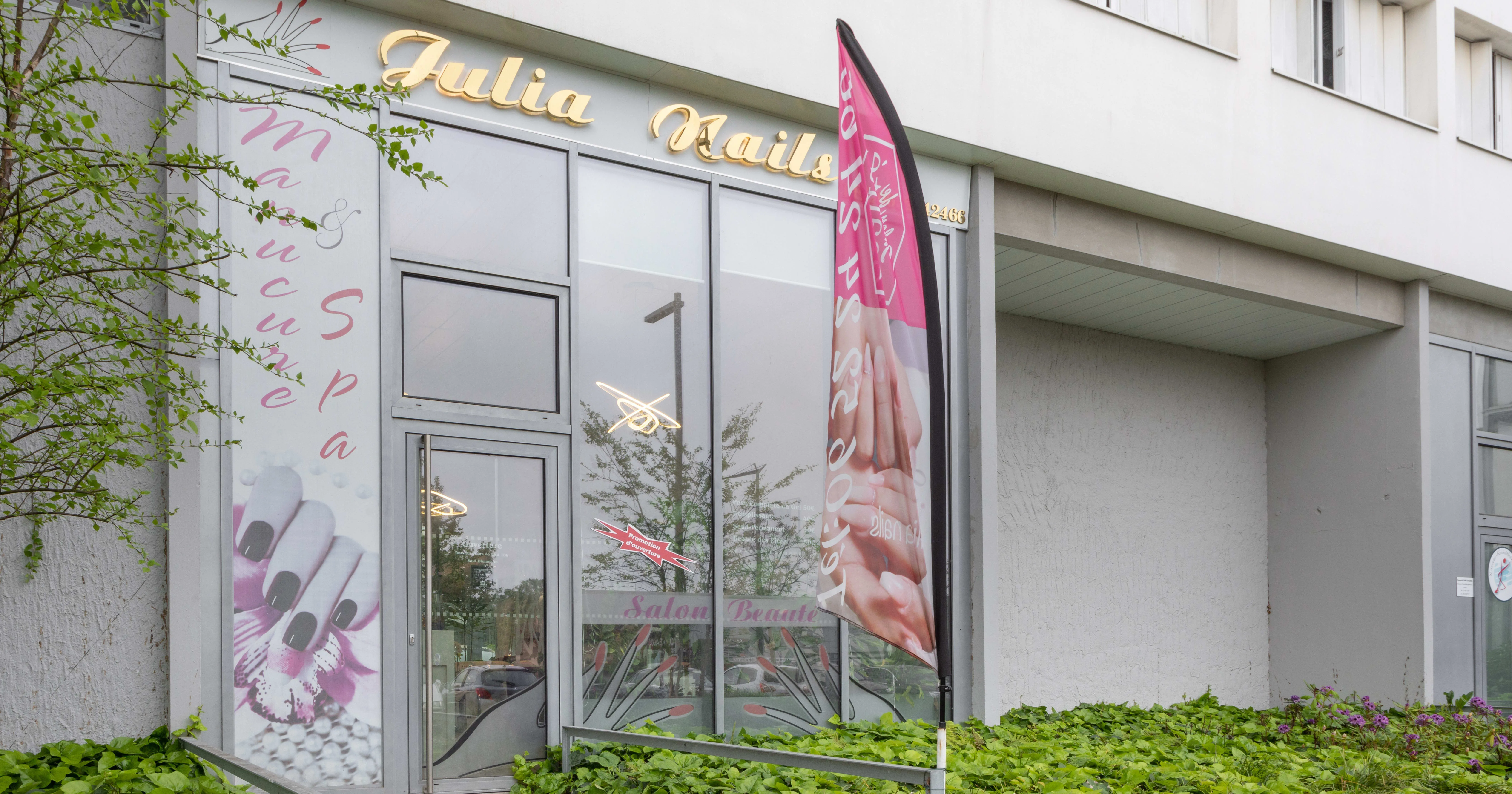 Julia Nails Bordeaux