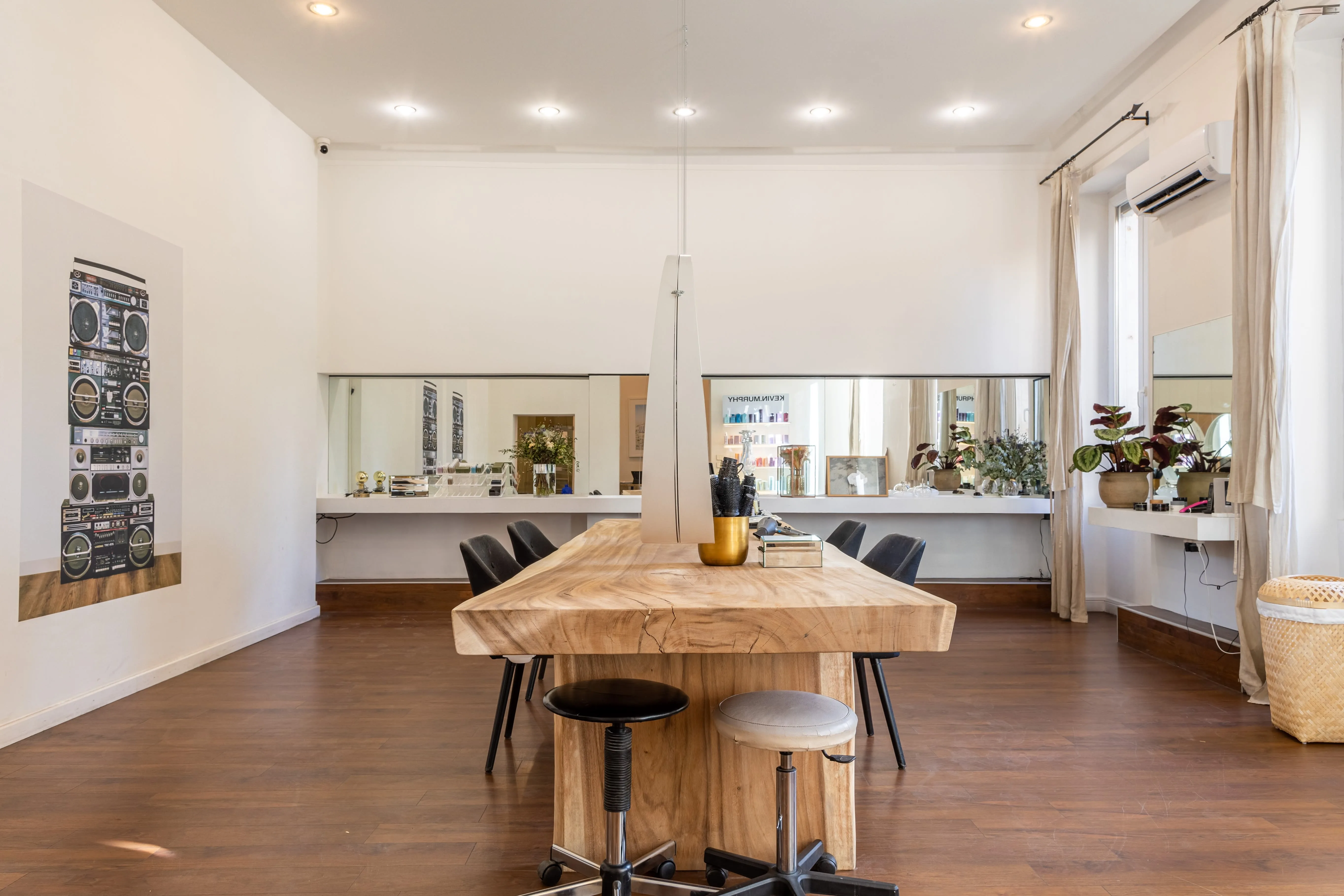 JULIE MERIAN COLORISTE