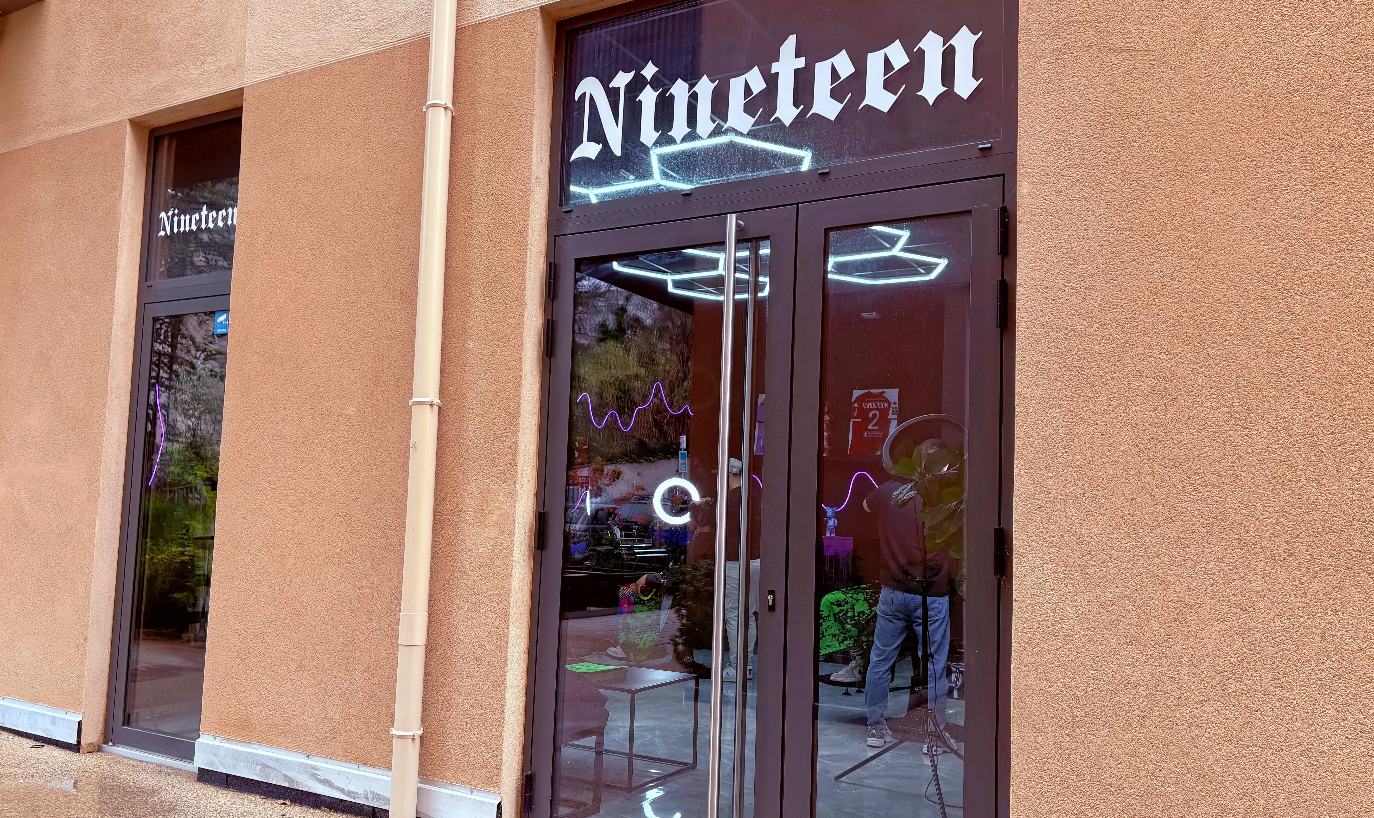 Nineteen Barber